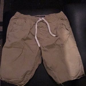 American Eagle tan shorts